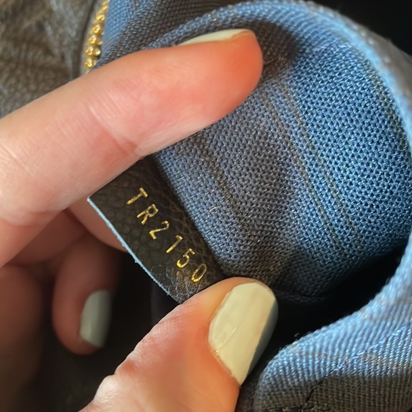 Authentic Monochrome Louis Vuitton shoulder bag - Picture 10 of 16